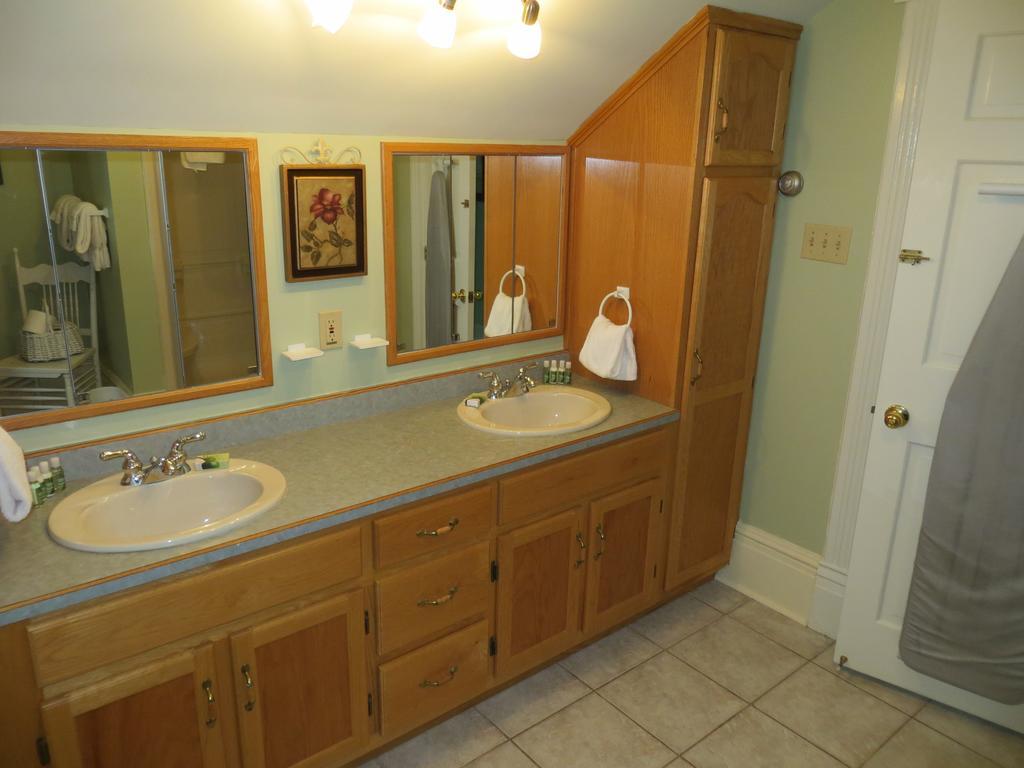 Chipman Hill Suites - Union Street Сейнт Джон Стая снимка