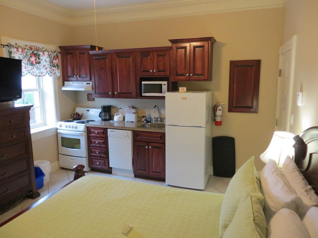 Chipman Hill Suites - Union Street Сейнт Джон Стая снимка