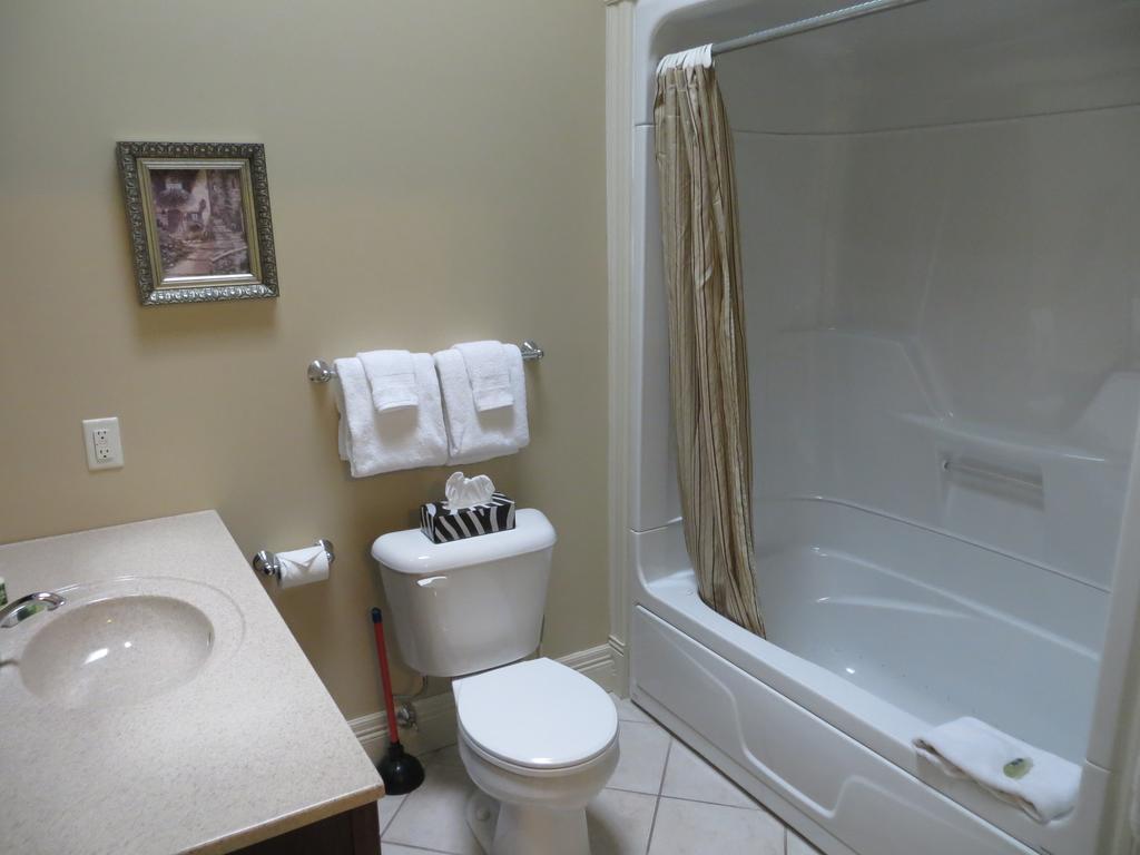 Chipman Hill Suites - Union Street Сейнт Джон Стая снимка