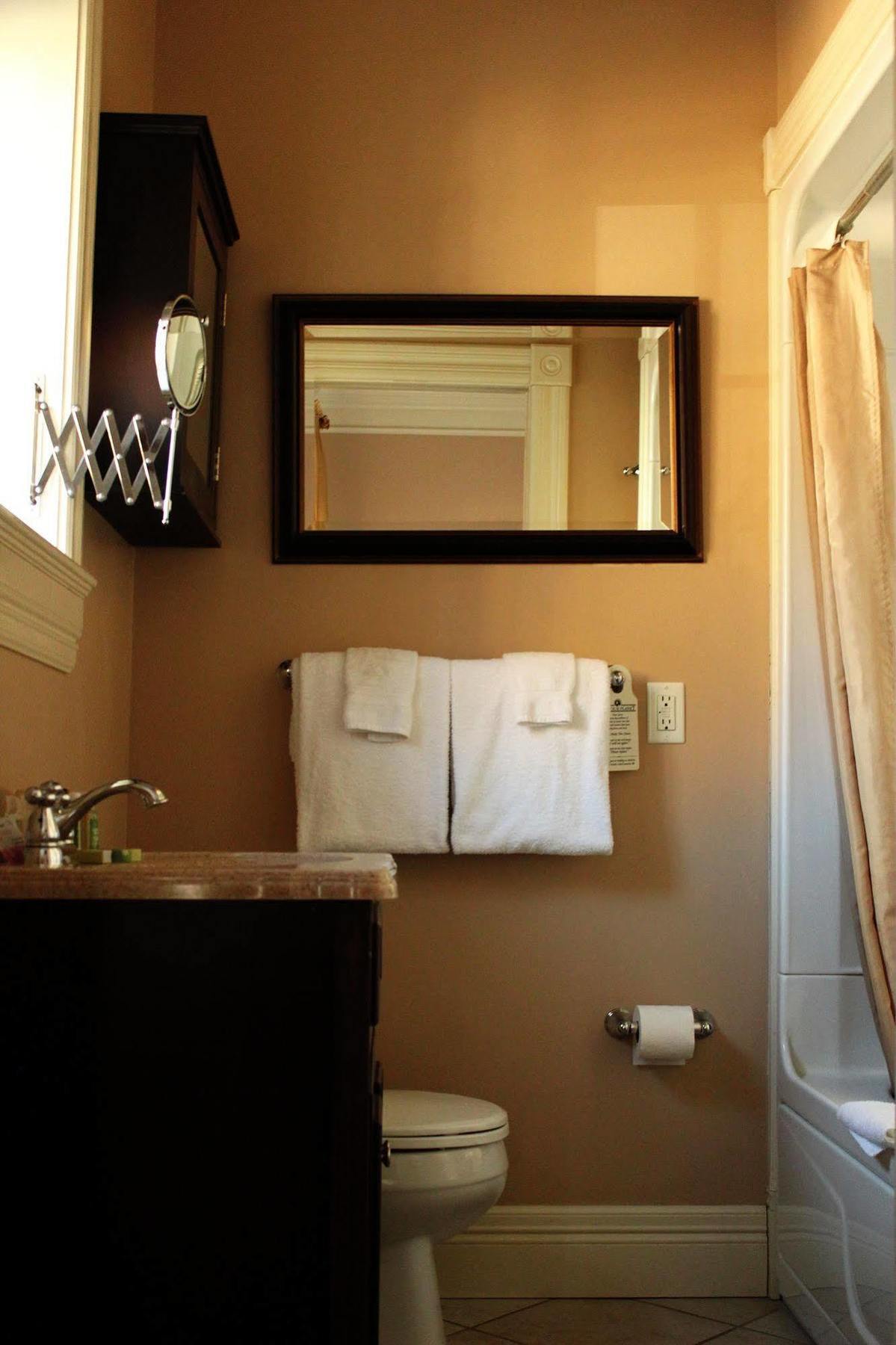 Chipman Hill Suites - Union Street Сейнт Джон Екстериор снимка